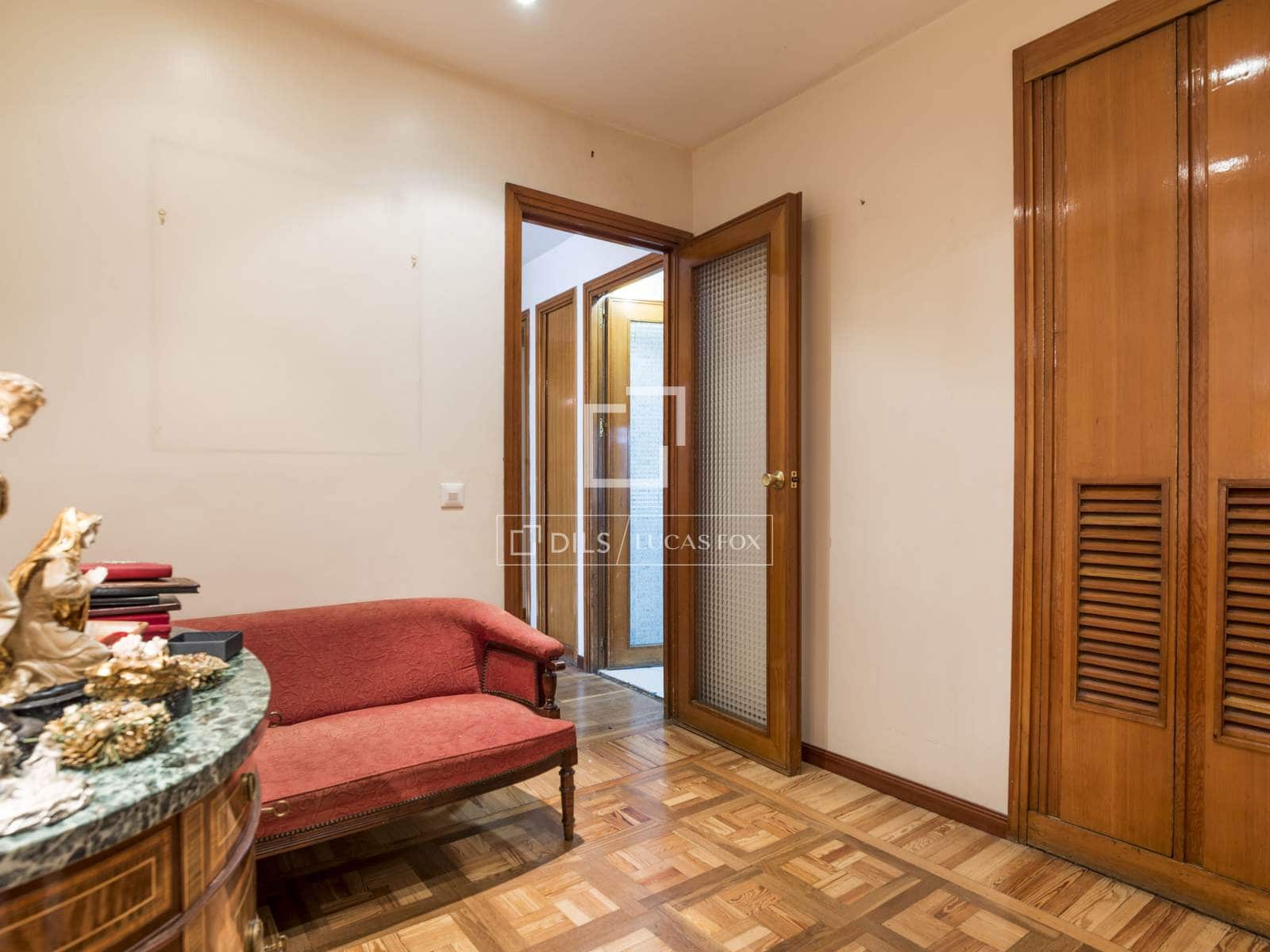4 bedroom Apartment for sale in Madrid city with pool garage - € 2,650,000 (Ref: 9841706)