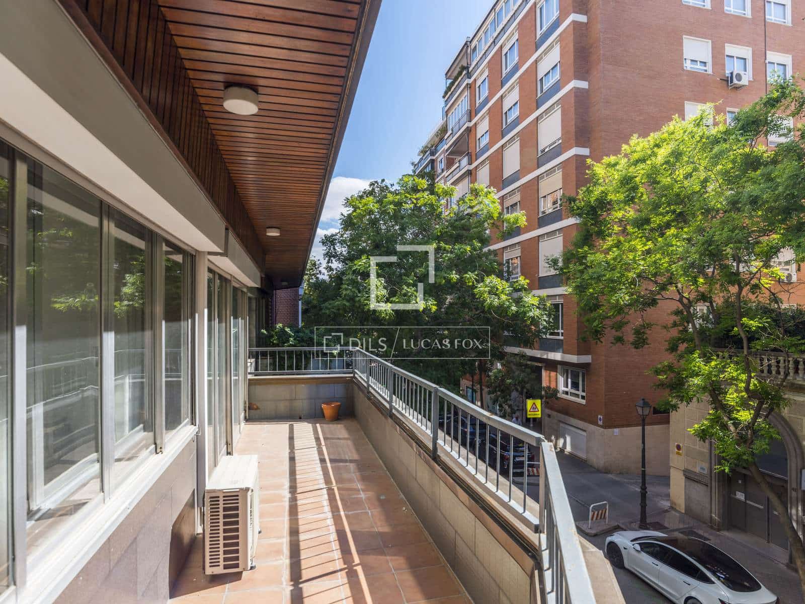 4 bedroom Apartment for sale in Madrid city with pool garage - € 2,650,000 (Ref: 9841706)