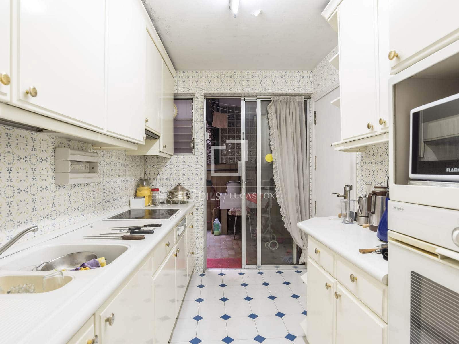4 bedroom Apartment for sale in Madrid city with pool garage - € 2,650,000 (Ref: 9841706)