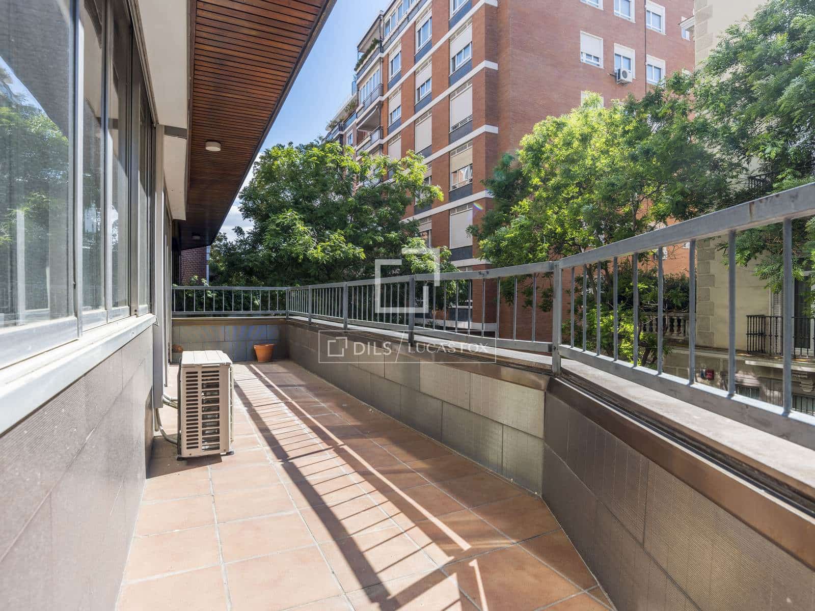 4 bedroom Apartment for sale in Madrid city with pool garage - € 2,650,000 (Ref: 9841706)