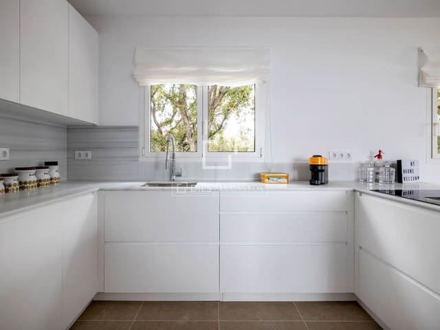 4 soveværelse Villa til salg i Sant Cebrià de Vallalta - € 795.000 (Ref: 9841710)