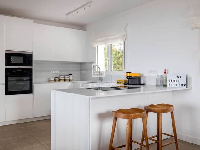 4 soveværelse Villa til salg i Sant Cebrià de Vallalta - € 795.000 (Ref: 9841710)