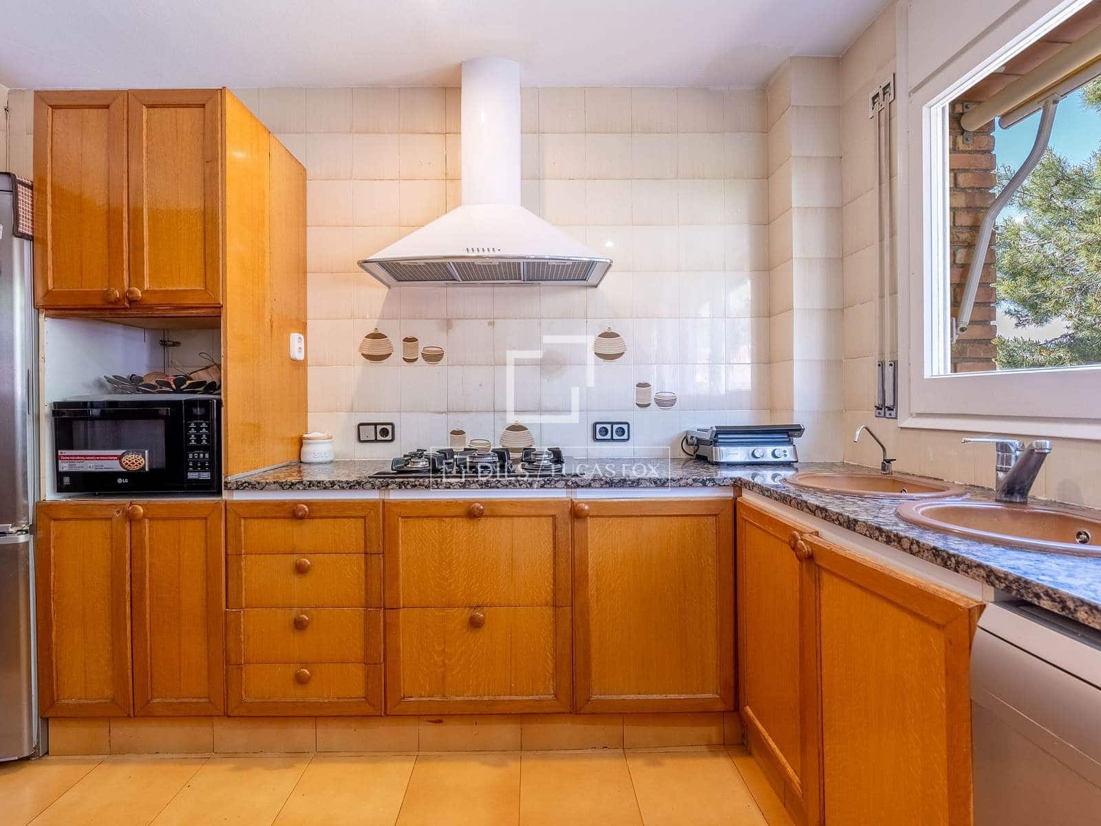 5 slaapkamer Villa te koop in Sant Just Desvern met garage - € 1.250.000 (Ref: 9841711)