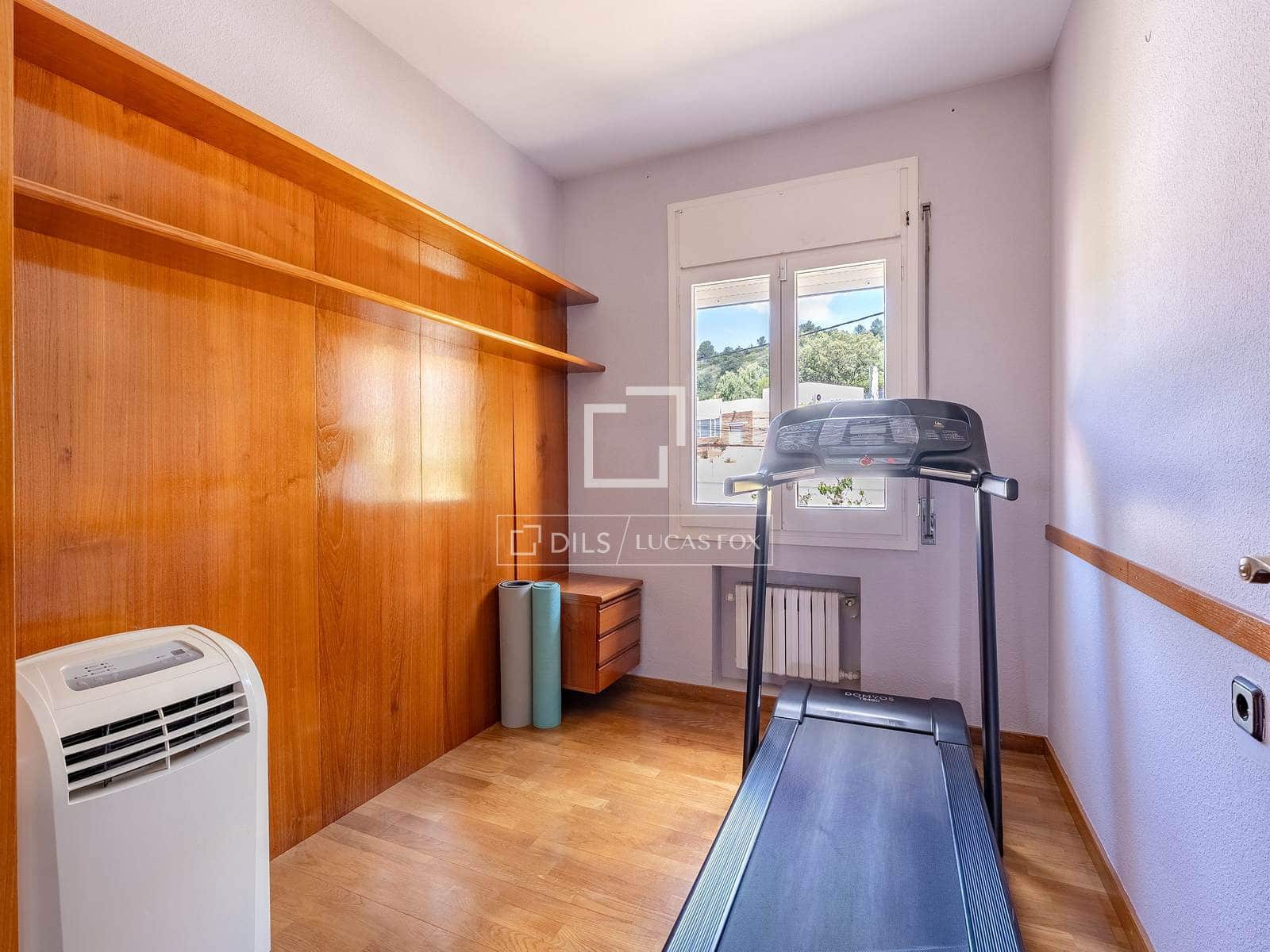 5 slaapkamer Villa te koop in Sant Just Desvern met garage - € 1.250.000 (Ref: 9841711)