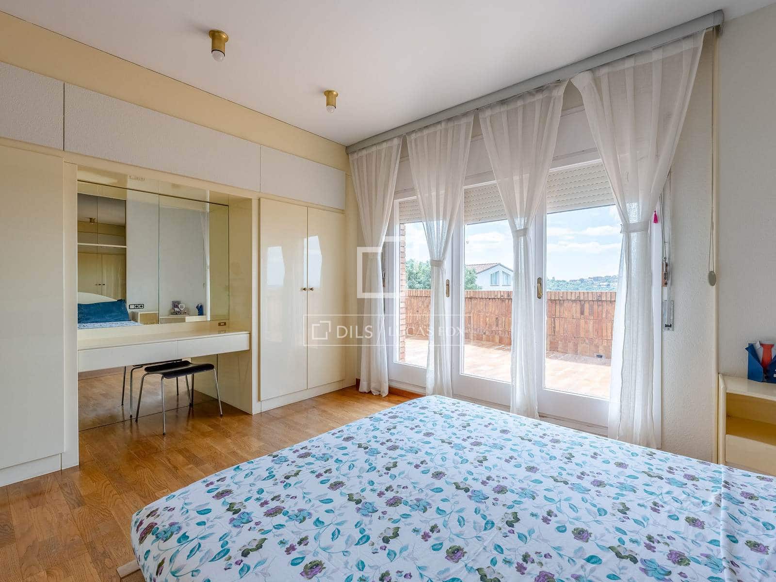 5 slaapkamer Villa te koop in Sant Just Desvern met garage - € 1.250.000 (Ref: 9841711)