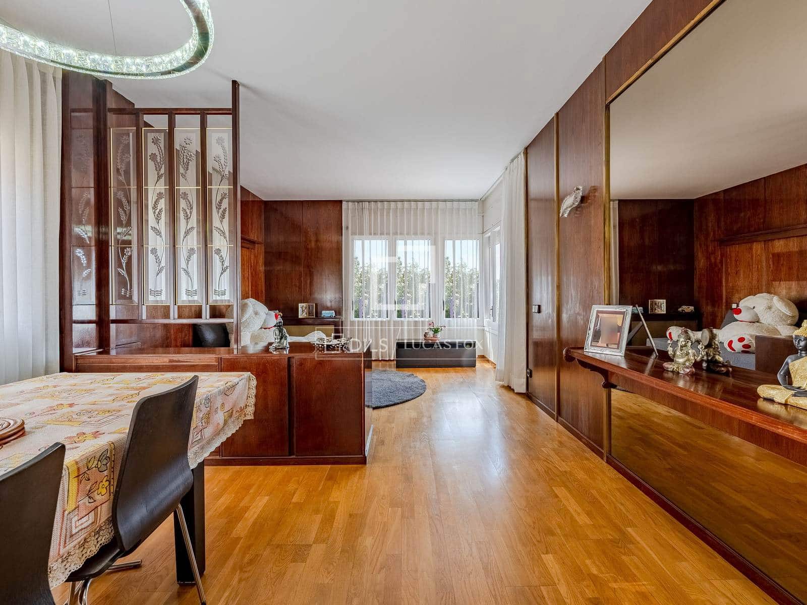 5 slaapkamer Villa te koop in Sant Just Desvern met garage - € 1.250.000 (Ref: 9841711)