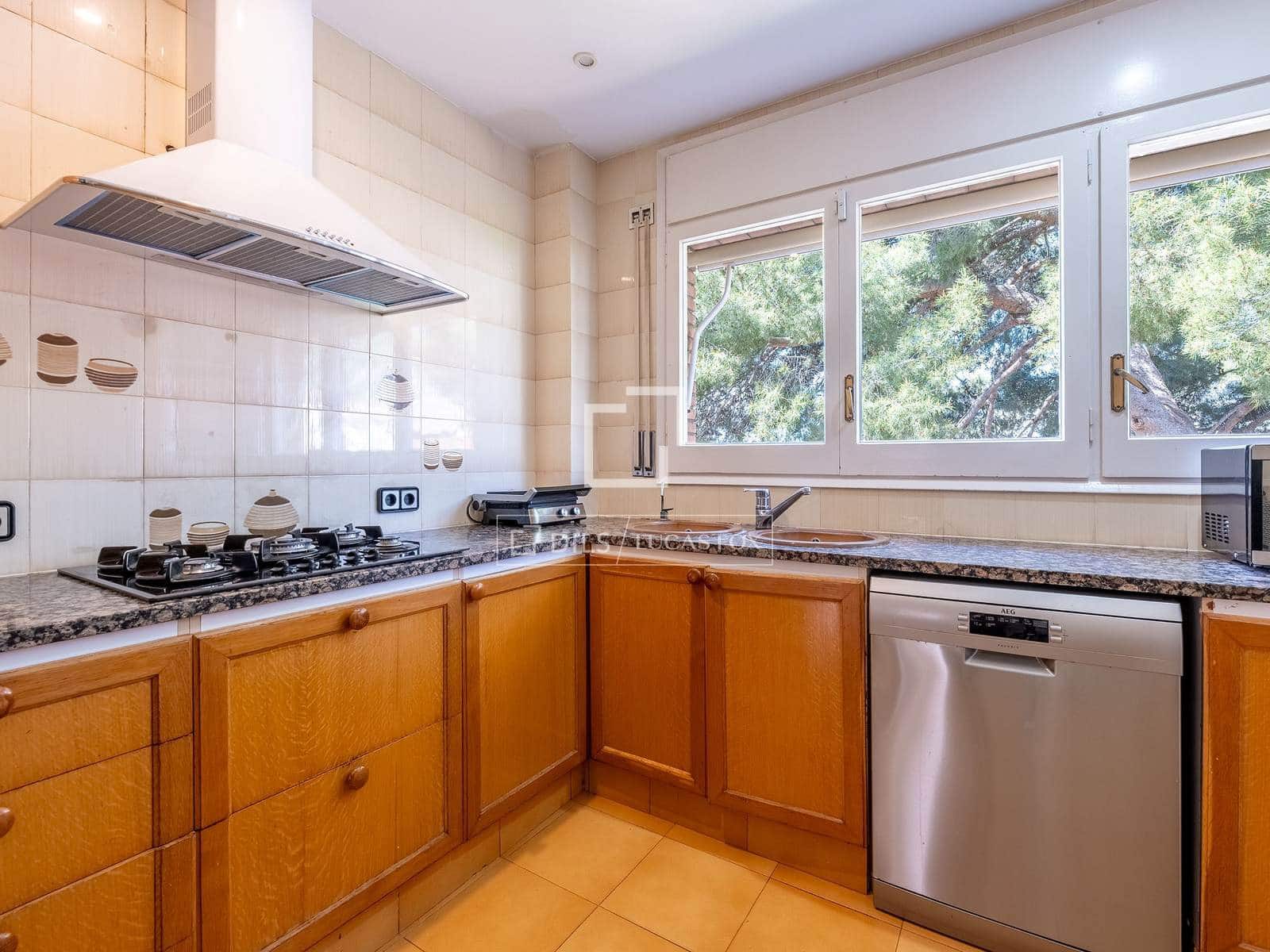 5 slaapkamer Villa te koop in Sant Just Desvern met garage - € 1.250.000 (Ref: 9841711)