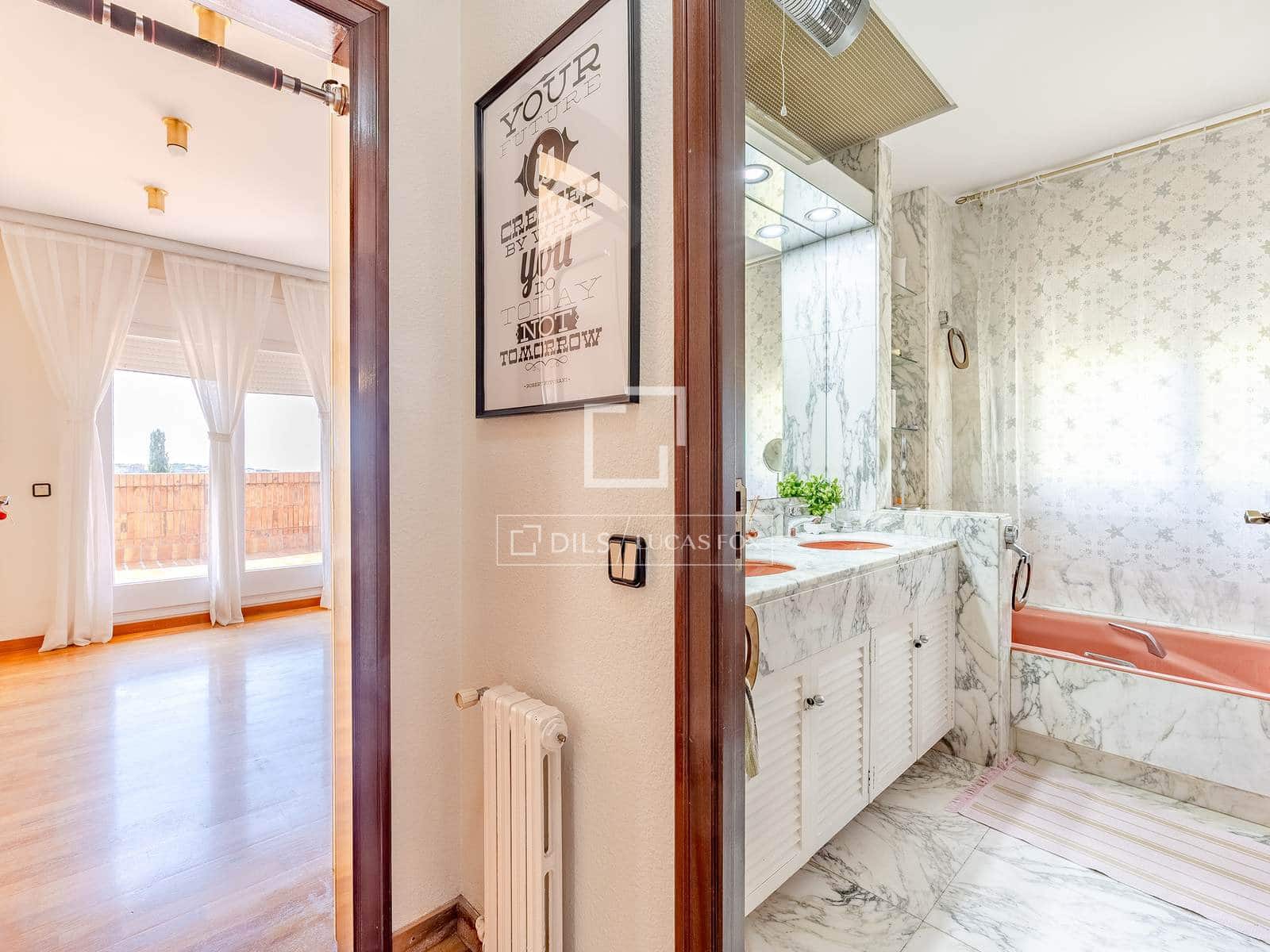 5 slaapkamer Villa te koop in Sant Just Desvern met garage - € 1.250.000 (Ref: 9841711)