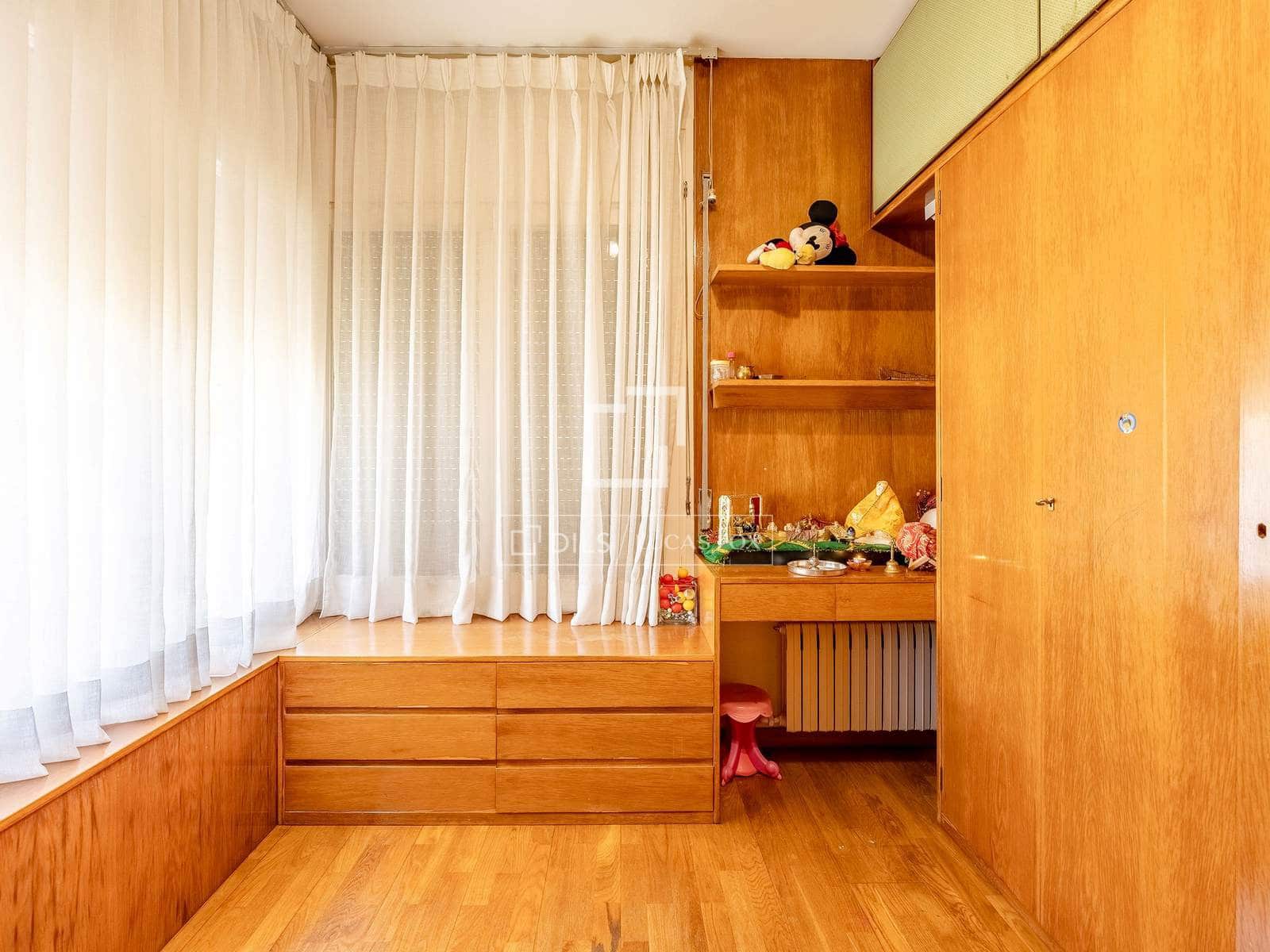 5 slaapkamer Villa te koop in Sant Just Desvern met garage - € 1.250.000 (Ref: 9841711)