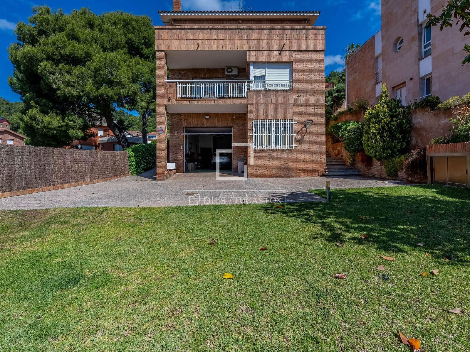 5 slaapkamer Villa te koop in Sant Just Desvern met garage - € 1.250.000 (Ref: 9841711)