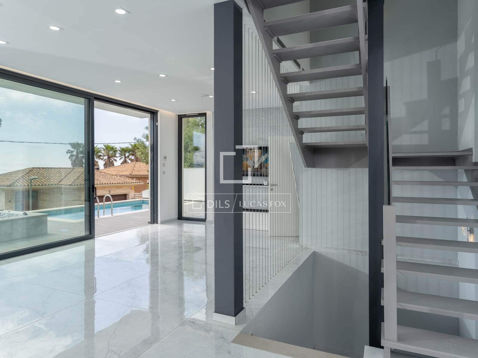 3 slaapkamer Villa te koop in Lloret de Mar met zwembad garage - € 777.000 (Ref: 9841803)
