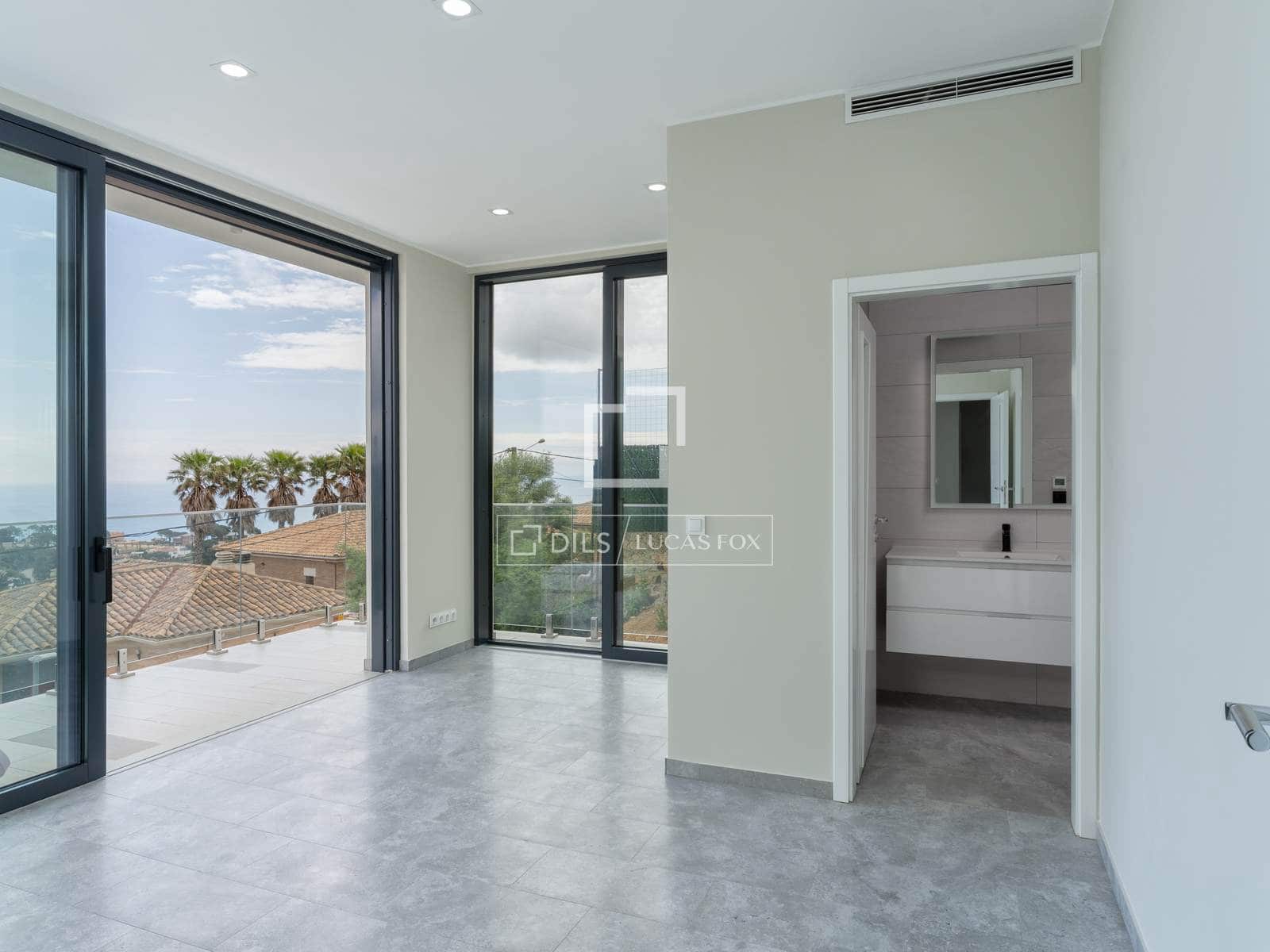 3 slaapkamer Villa te koop in Lloret de Mar met zwembad garage - € 777.000 (Ref: 9841803)