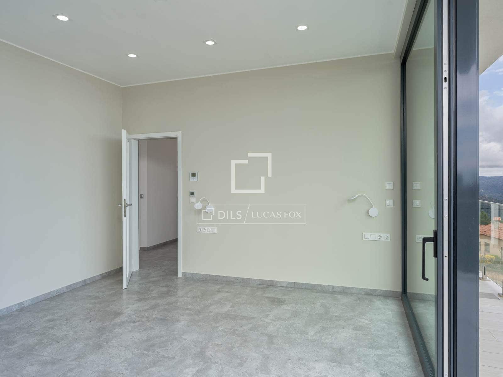 3 slaapkamer Villa te koop in Lloret de Mar met zwembad garage - € 777.000 (Ref: 9841803)