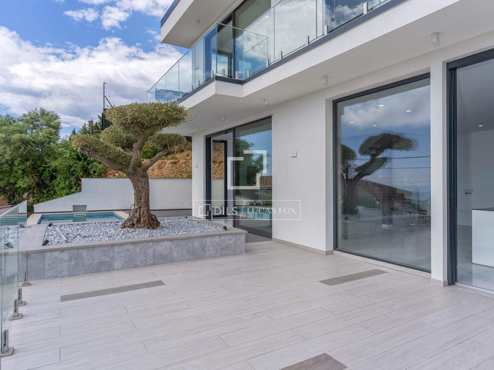 3 slaapkamer Villa te koop in Lloret de Mar met zwembad garage - € 777.000 (Ref: 9841803)