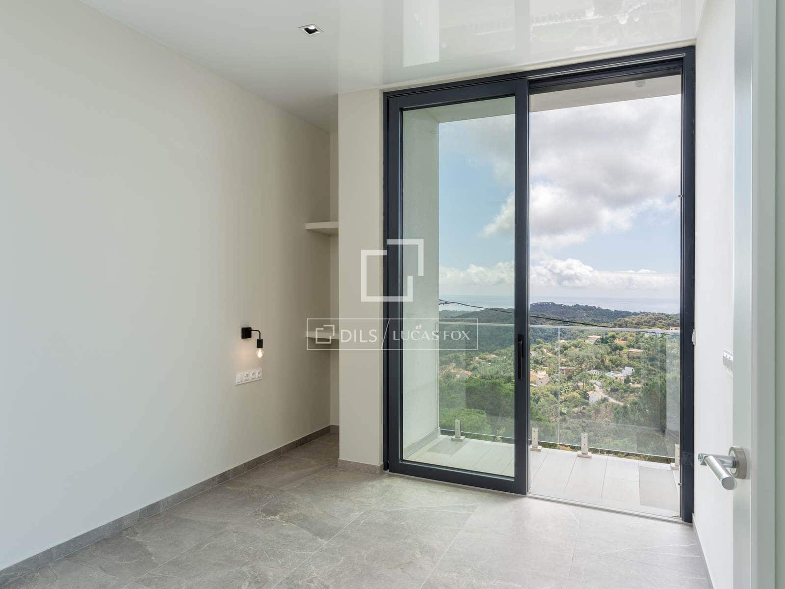 3 slaapkamer Villa te koop in Lloret de Mar met zwembad garage - € 777.000 (Ref: 9841803)