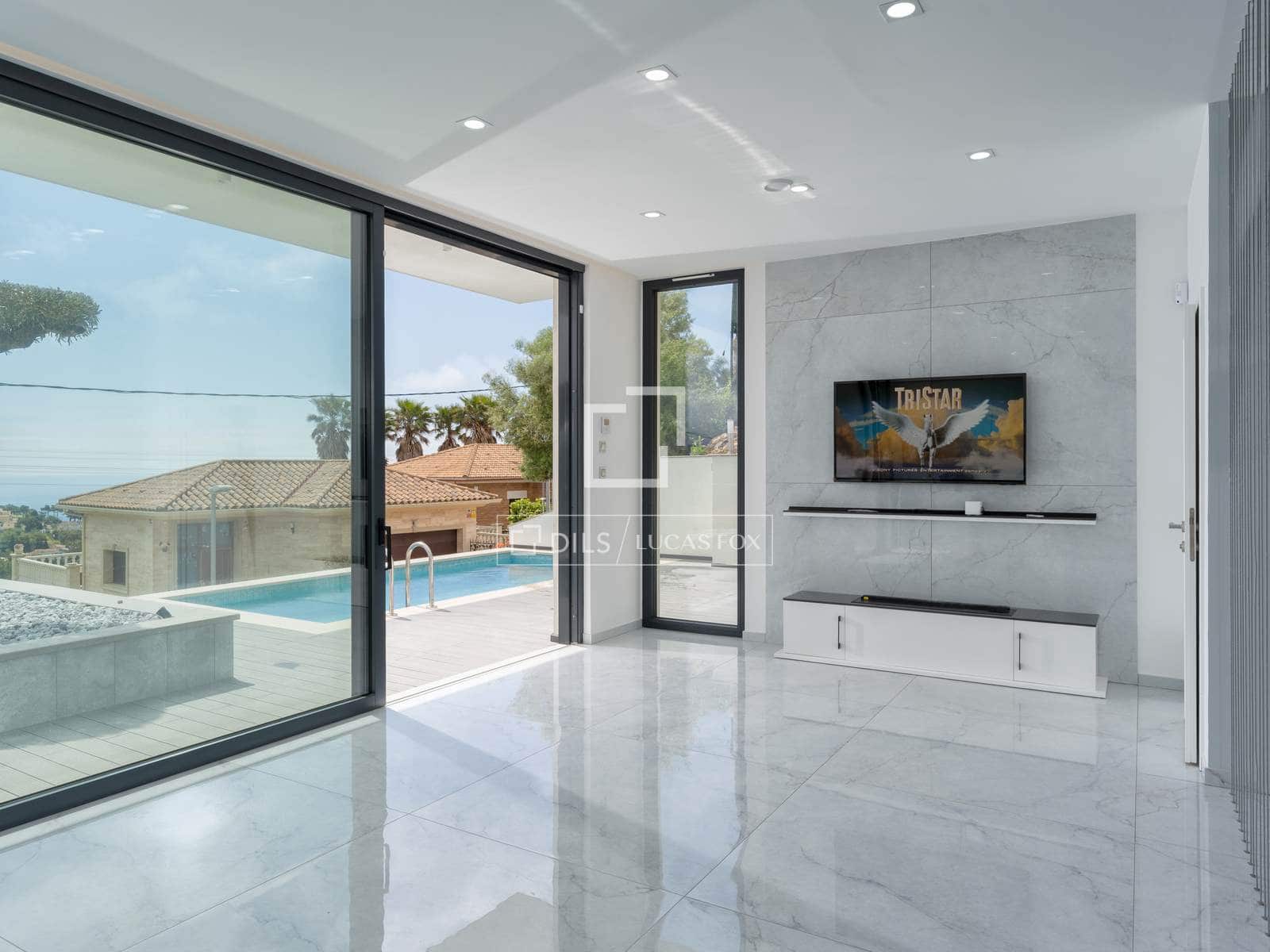 3 slaapkamer Villa te koop in Lloret de Mar met zwembad garage - € 777.000 (Ref: 9841803)
