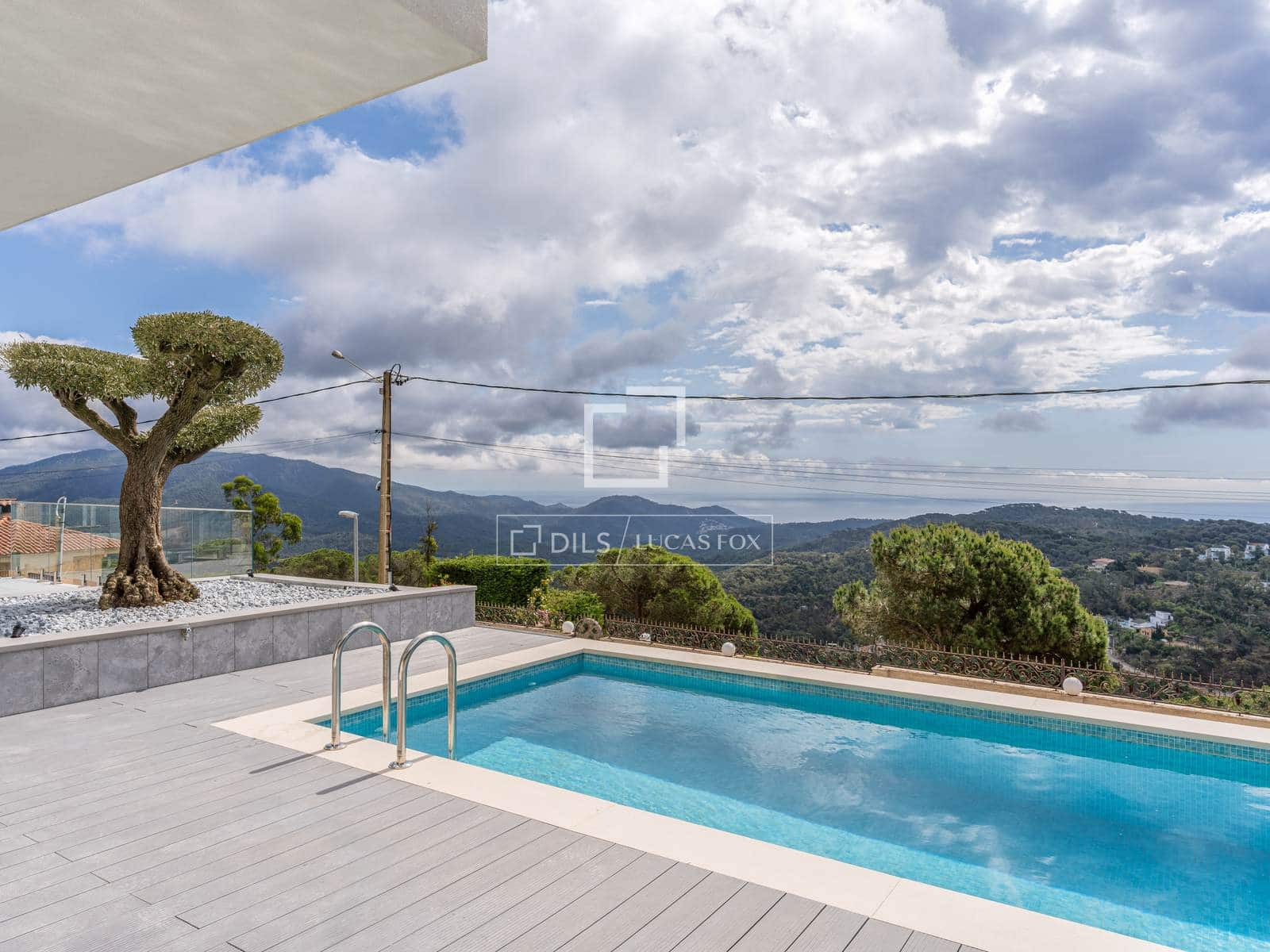 3 slaapkamer Villa te koop in Lloret de Mar met zwembad garage - € 777.000 (Ref: 9841803)