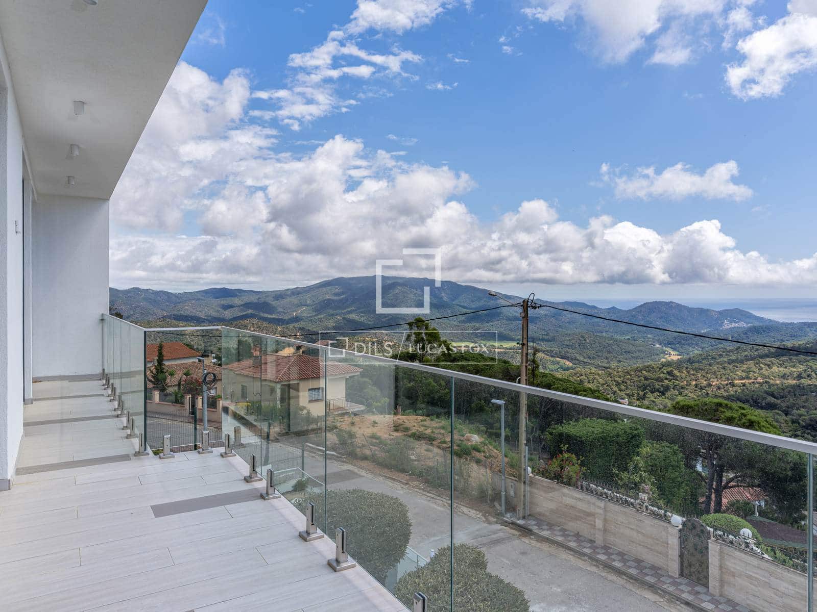 3 slaapkamer Villa te koop in Lloret de Mar met zwembad garage - € 777.000 (Ref: 9841803)