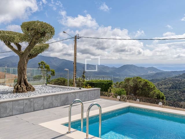 3 slaapkamer Villa te koop in Lloret de Mar met zwembad garage - € 777.000 (Ref: 9841803)