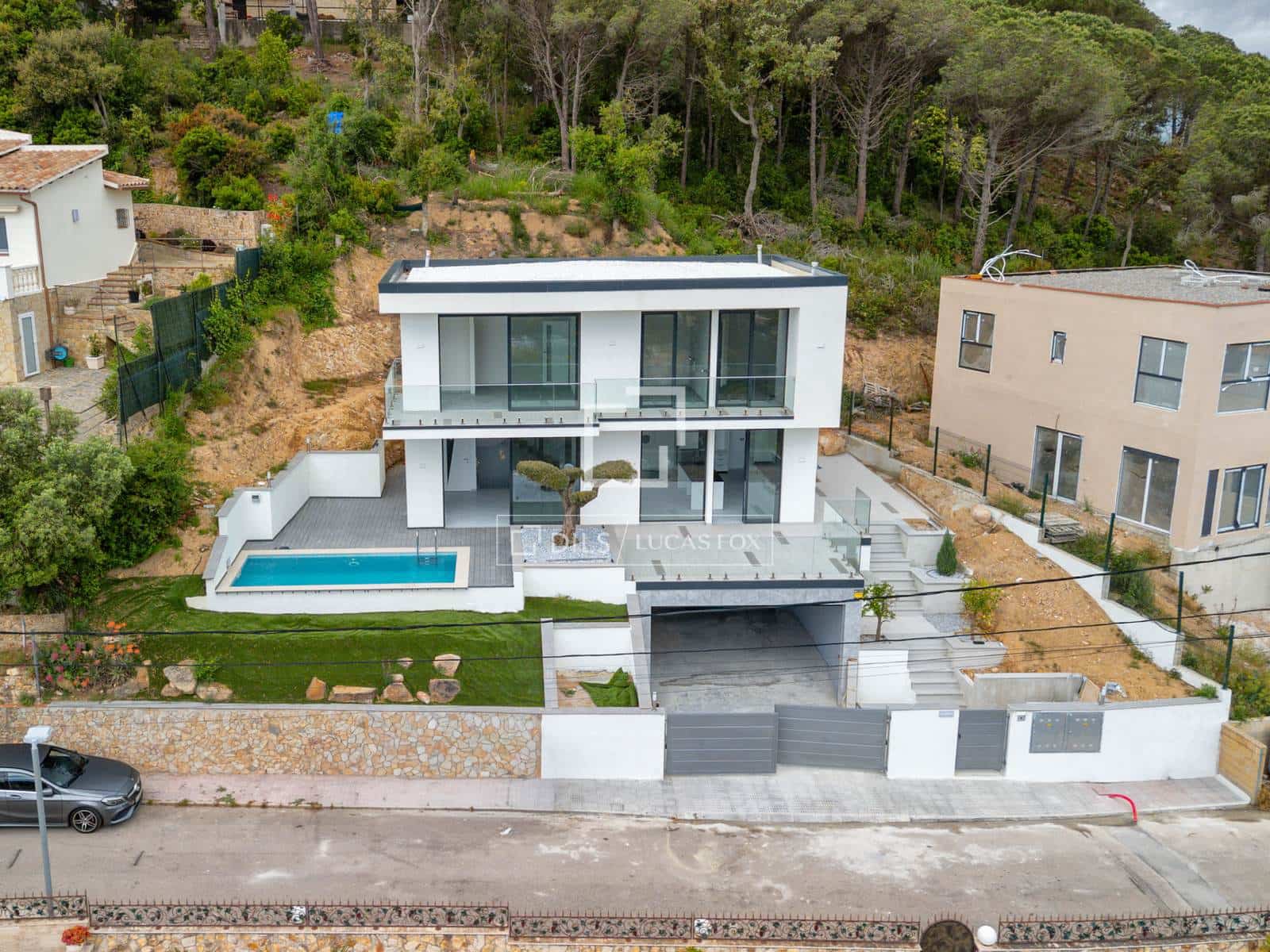 3 slaapkamer Villa te koop in Lloret de Mar met zwembad garage - € 777.000 (Ref: 9841803)