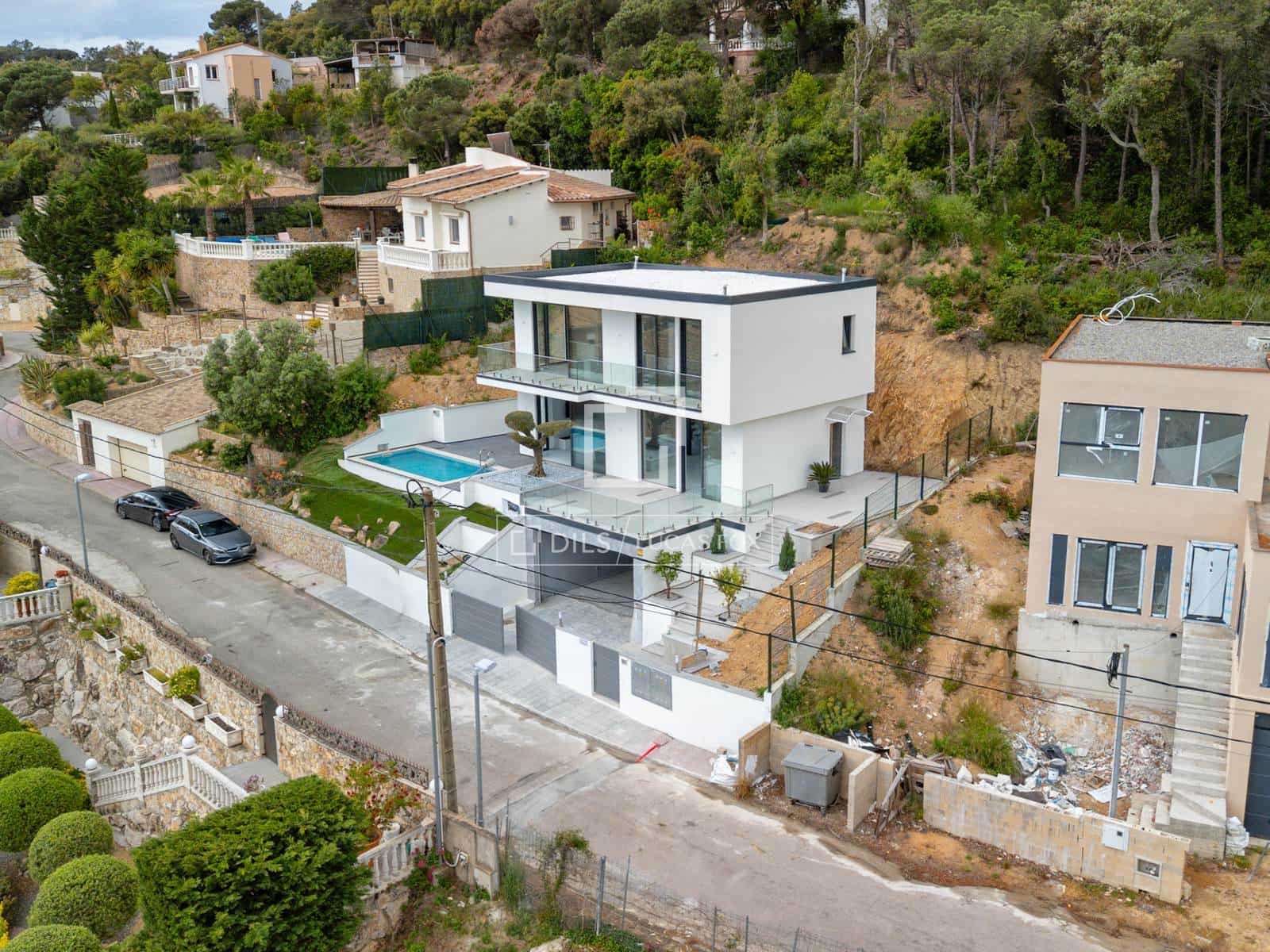 3 slaapkamer Villa te koop in Lloret de Mar met zwembad garage - € 777.000 (Ref: 9841803)
