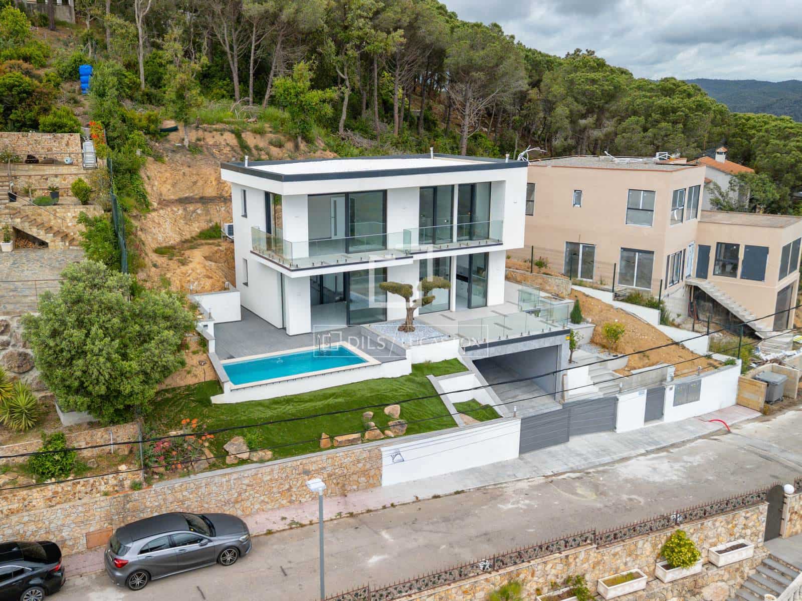 3 slaapkamer Villa te koop in Lloret de Mar met zwembad garage - € 777.000 (Ref: 9841803)