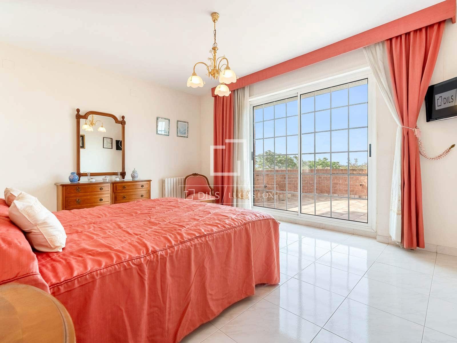 5 soverom Villa til salgs i La Secuita med svømmebasseng garasje - € 520 000 (Ref: 9844164)