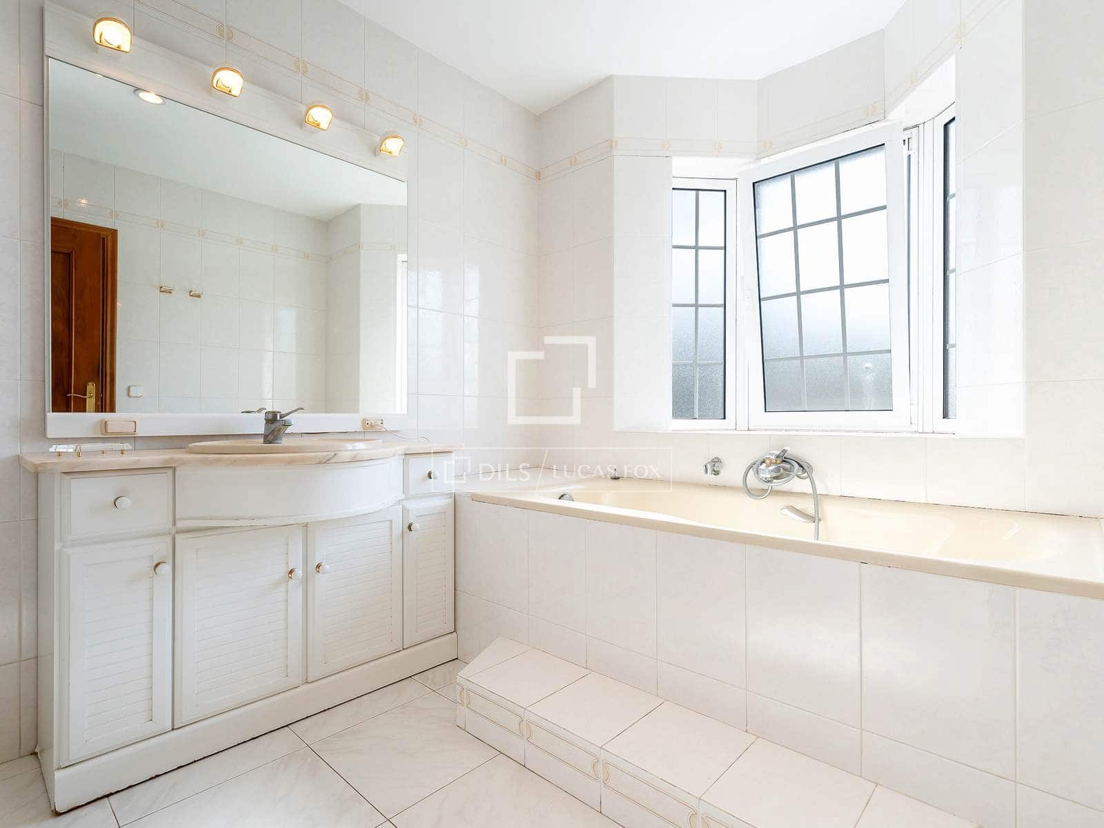 5 soverom Villa til salgs i La Secuita med svømmebasseng garasje - € 520 000 (Ref: 9844164)
