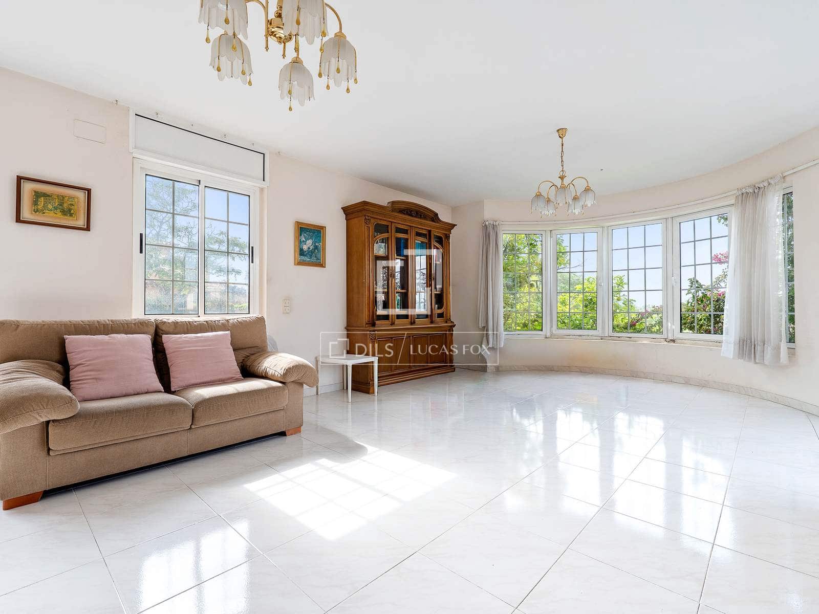 5 soverom Villa til salgs i La Secuita med svømmebasseng garasje - € 520 000 (Ref: 9844164)