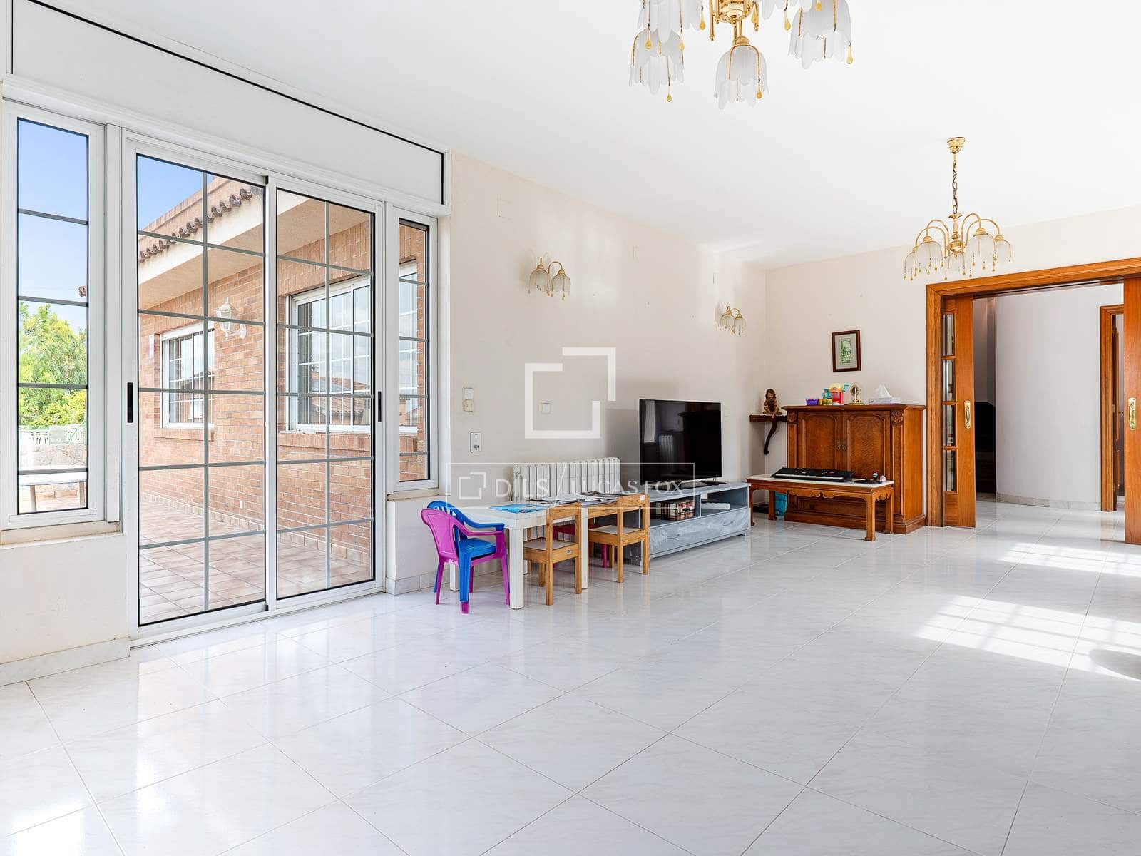 5 soverom Villa til salgs i La Secuita med svømmebasseng garasje - € 520 000 (Ref: 9844164)