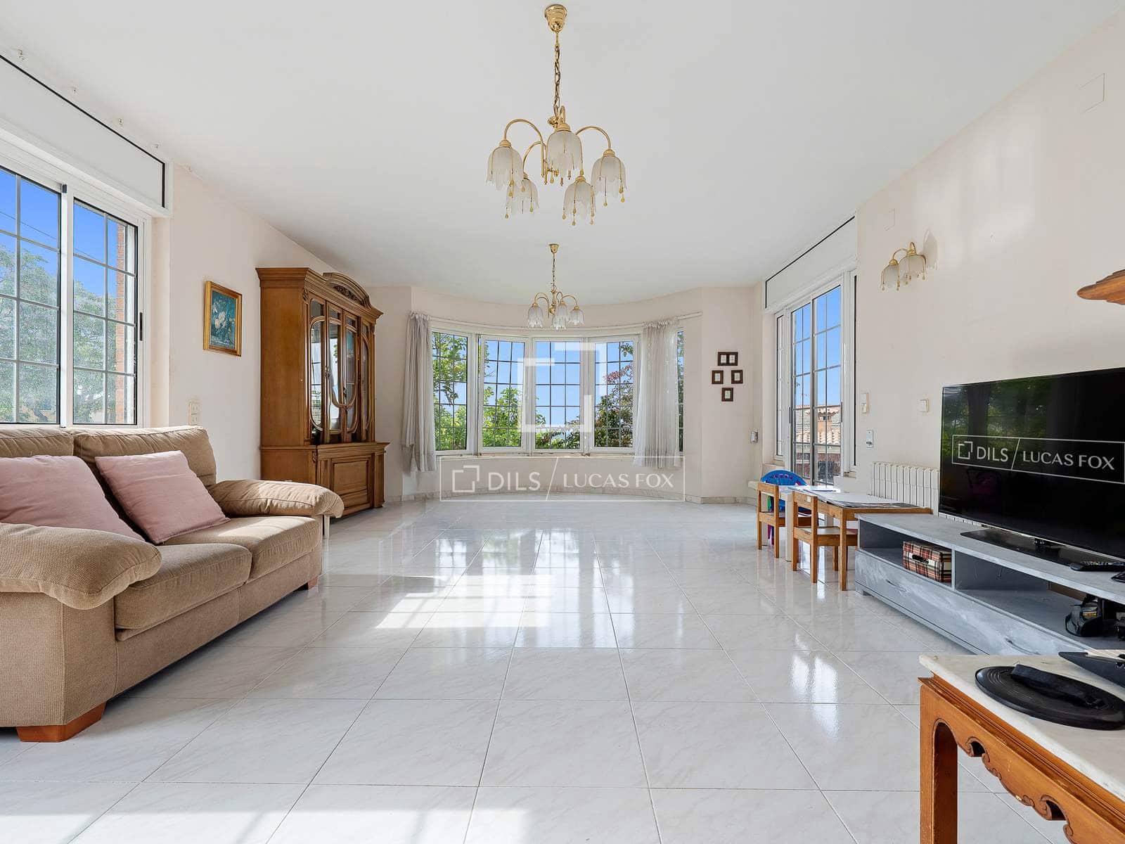 5 soverom Villa til salgs i La Secuita med svømmebasseng garasje - € 520 000 (Ref: 9844164)