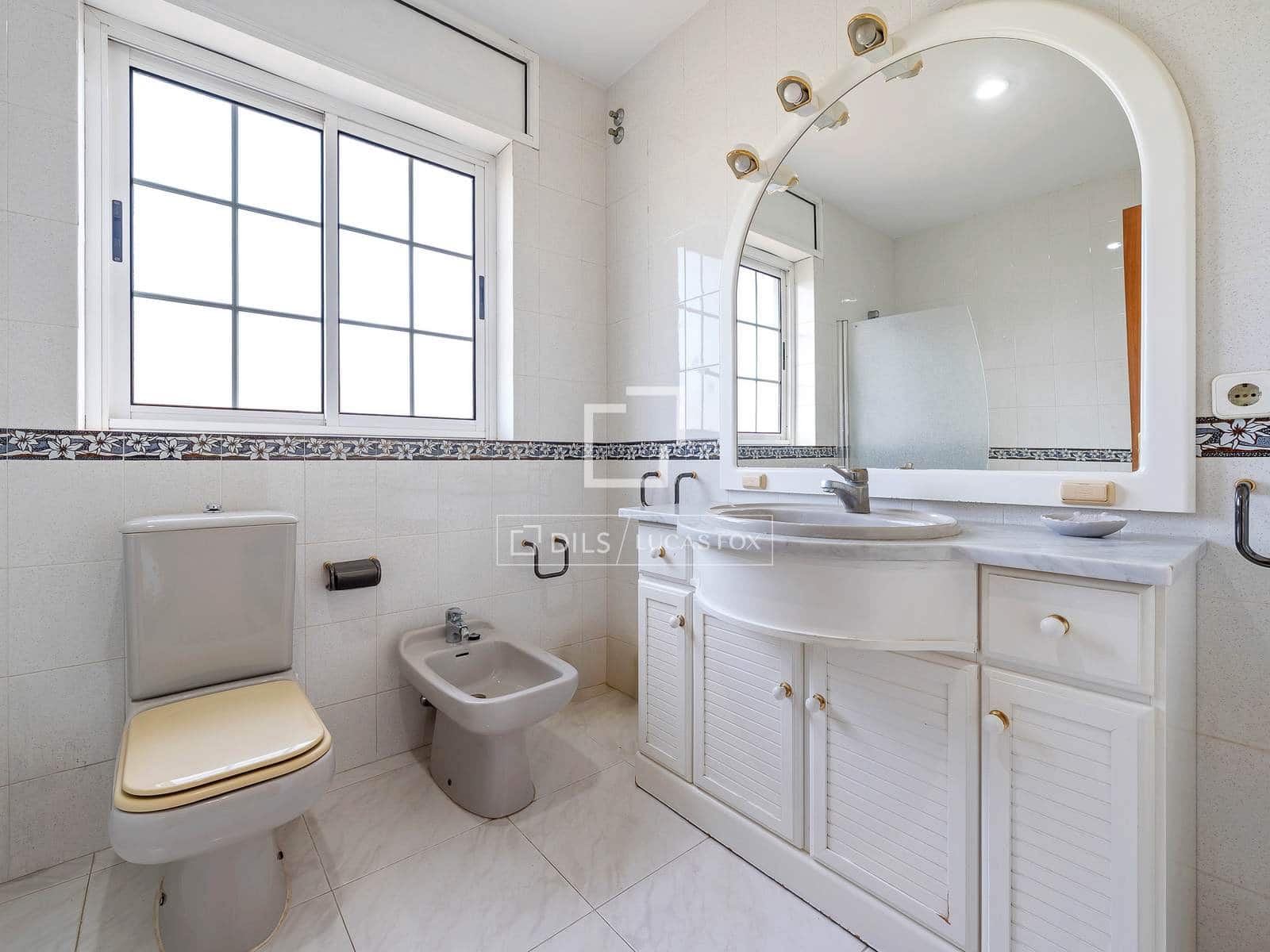 5 soverom Villa til salgs i La Secuita med svømmebasseng garasje - € 520 000 (Ref: 9844164)