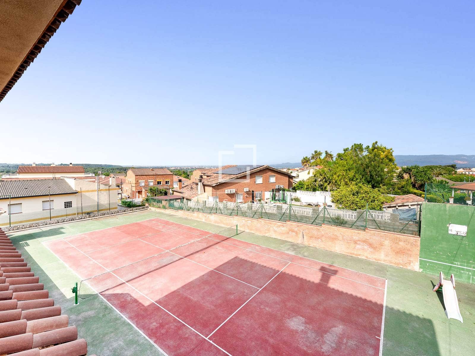 5 soverom Villa til salgs i La Secuita med svømmebasseng garasje - € 520 000 (Ref: 9844164)