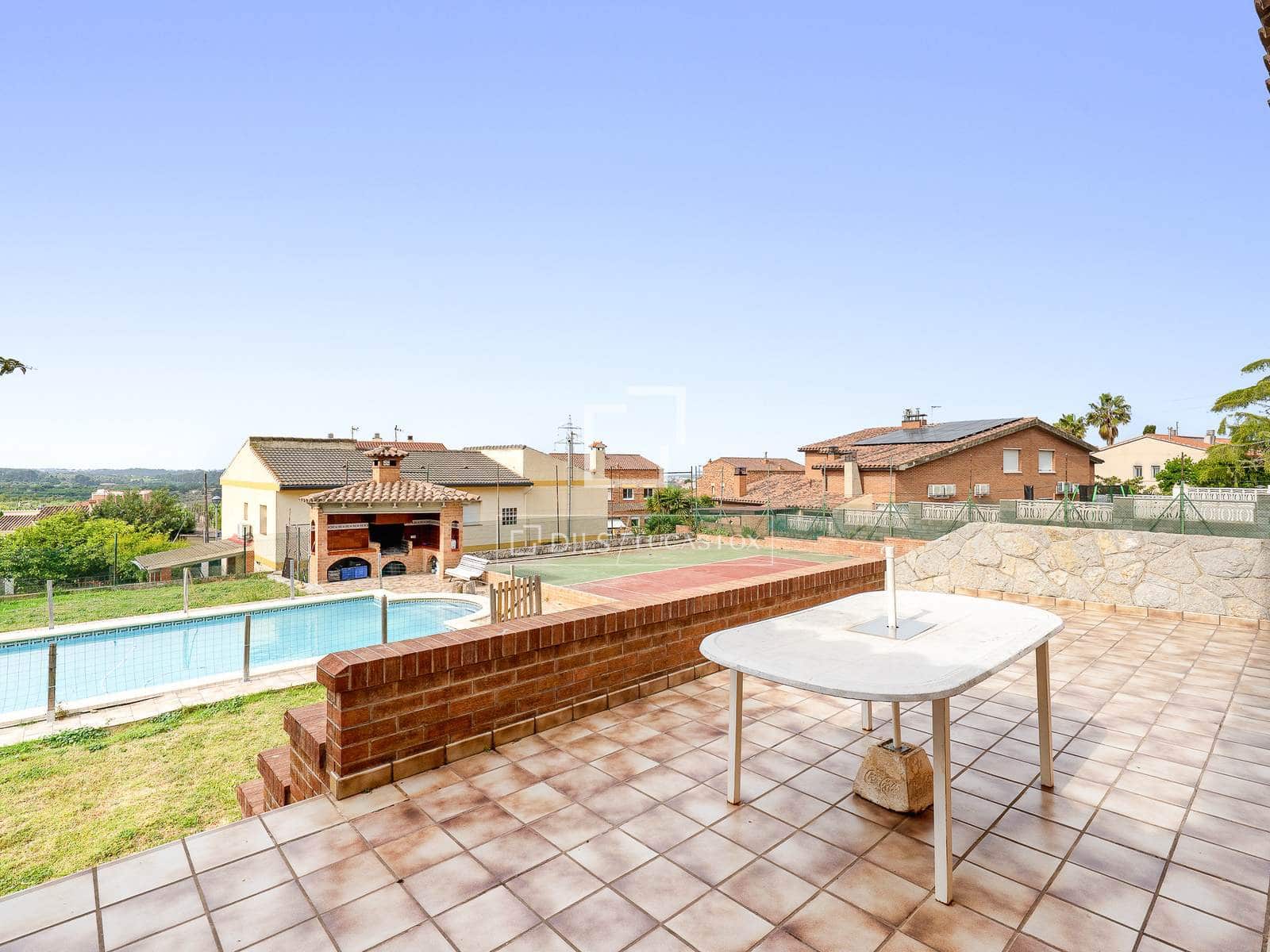 5 soverom Villa til salgs i La Secuita med svømmebasseng garasje - € 520 000 (Ref: 9844164)