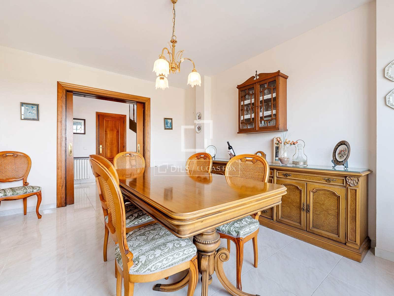 5 soverom Villa til salgs i La Secuita med svømmebasseng garasje - € 520 000 (Ref: 9844164)