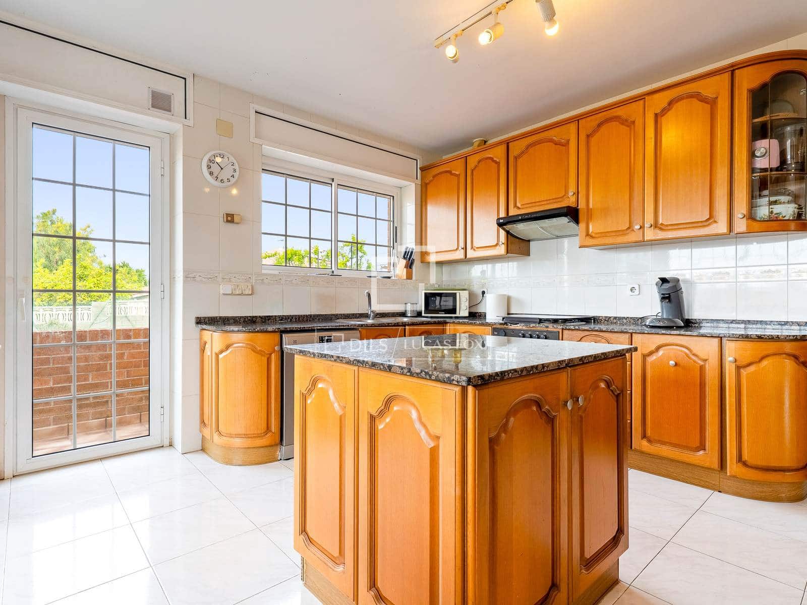 5 soverom Villa til salgs i La Secuita med svømmebasseng garasje - € 520 000 (Ref: 9844164)
