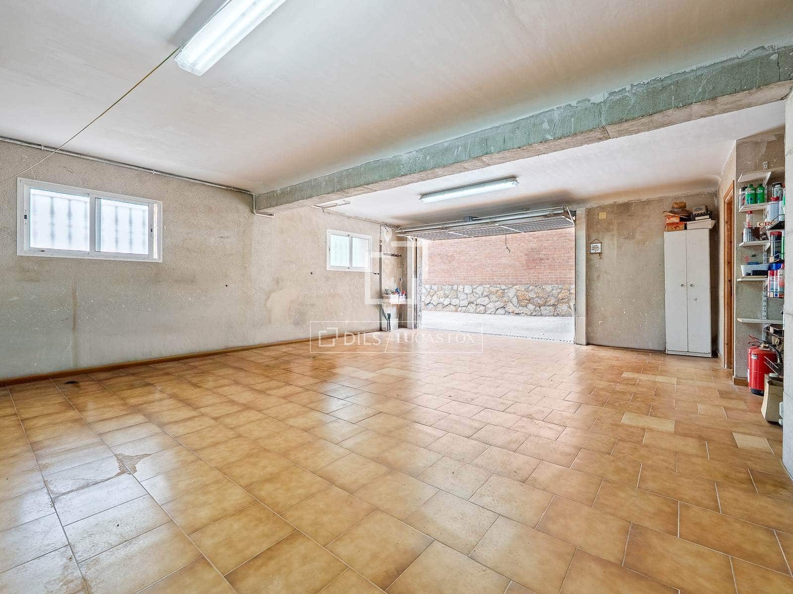 5 soverom Villa til salgs i La Secuita med svømmebasseng garasje - € 520 000 (Ref: 9844164)