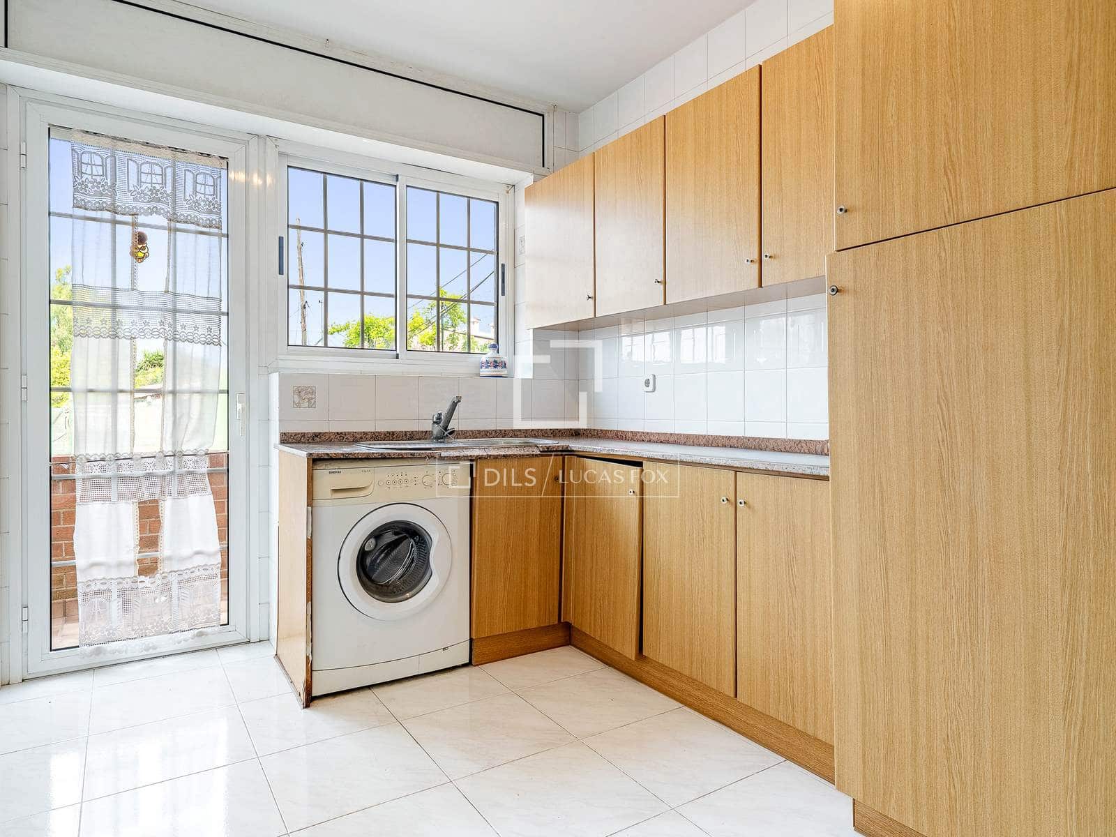 5 soverom Villa til salgs i La Secuita med svømmebasseng garasje - € 520 000 (Ref: 9844164)