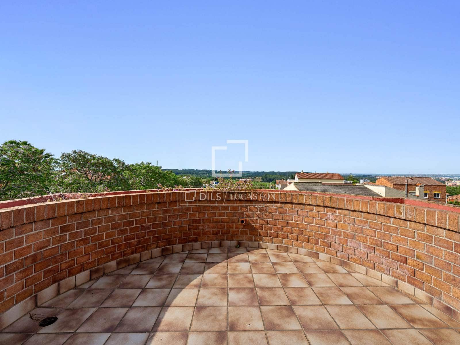 5 soverom Villa til salgs i La Secuita med svømmebasseng garasje - € 520 000 (Ref: 9844164)