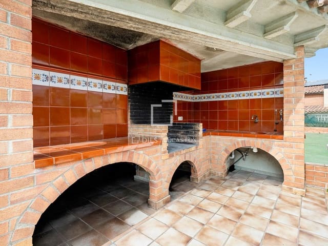 5 soverom Villa til salgs i La Secuita med svømmebasseng garasje - € 520 000 (Ref: 9844164)