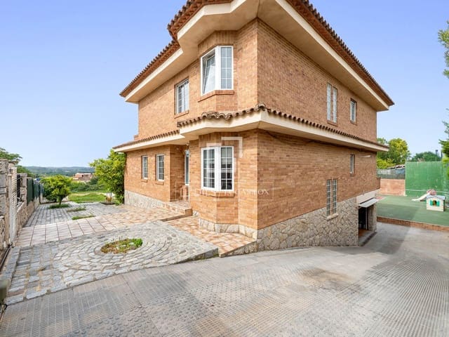 5 soverom Villa til salgs i La Secuita med svømmebasseng garasje - € 520 000 (Ref: 9844164)