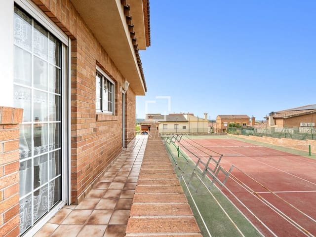 5 soverom Villa til salgs i La Secuita med svømmebasseng garasje - € 520 000 (Ref: 9844164)