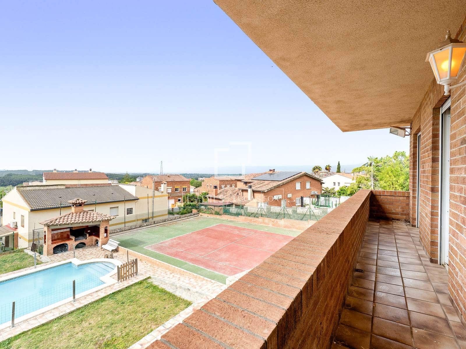 5 soverom Villa til salgs i La Secuita med svømmebasseng garasje - € 520 000 (Ref: 9844164)