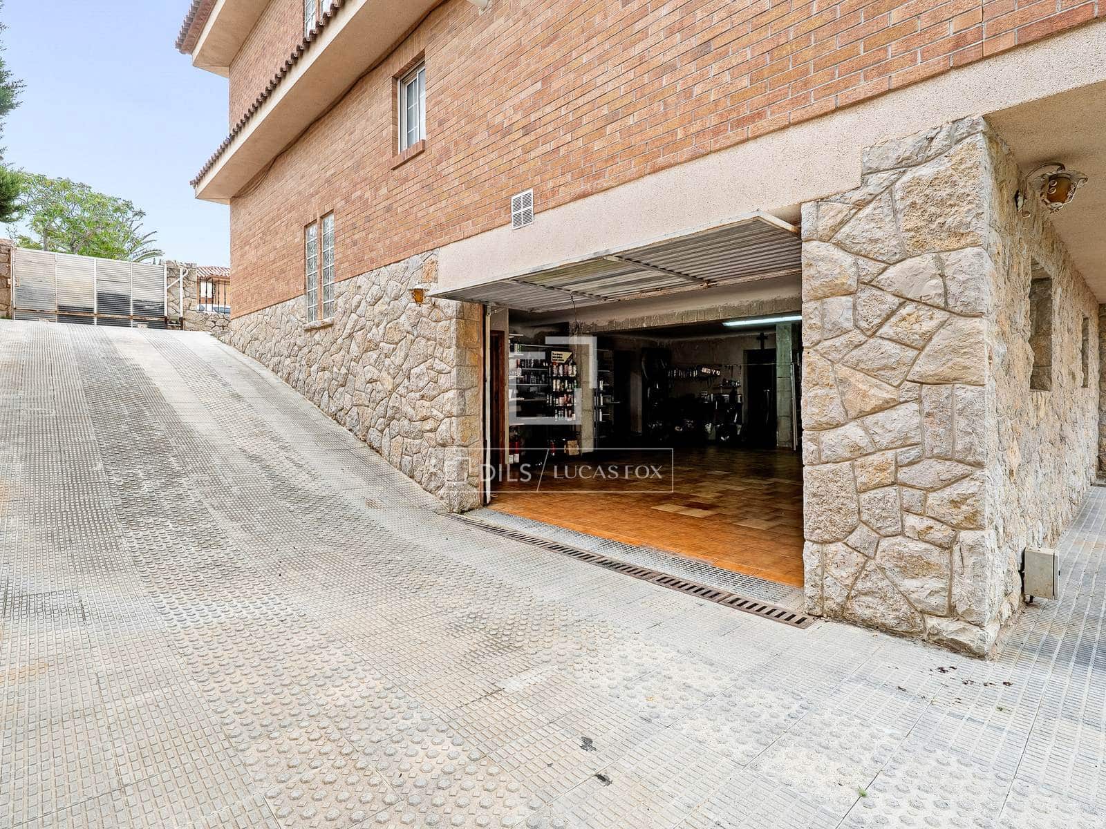 5 soverom Villa til salgs i La Secuita med svømmebasseng garasje - € 520 000 (Ref: 9844164)
