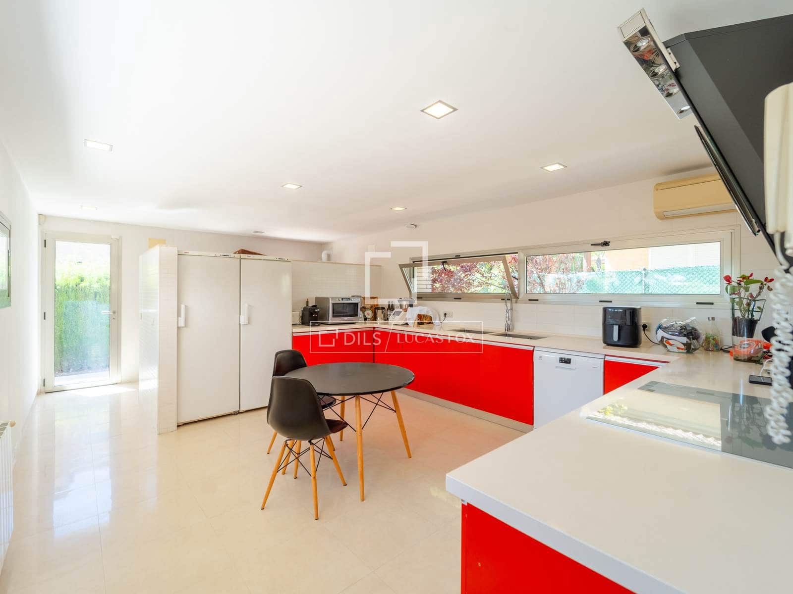 4 bedroom Villa for sale in Godella with pool garage - € 1,400,000 (Ref: 9844165)