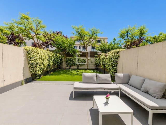 4 makuuhuone Huvila myytävänä paikassa Sitges mukana 
autotalli - 895 000 € (Ref: 9844465)