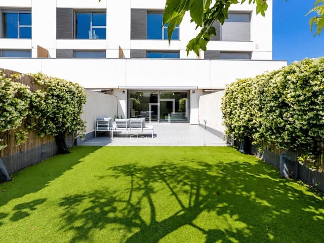 4 makuuhuone Huvila myytävänä paikassa Sitges mukana 
autotalli - 895 000 € (Ref: 9844465)