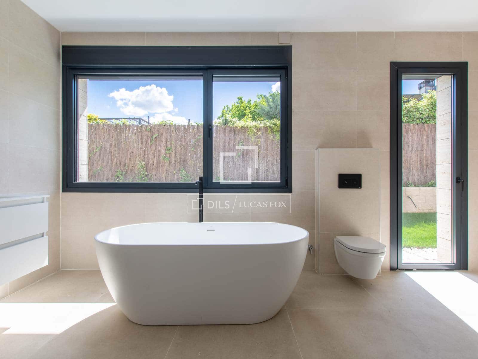 5 bedroom Villa for sale in Boadilla del Monte with pool garage - € 4,500,000 (Ref: 9844546)