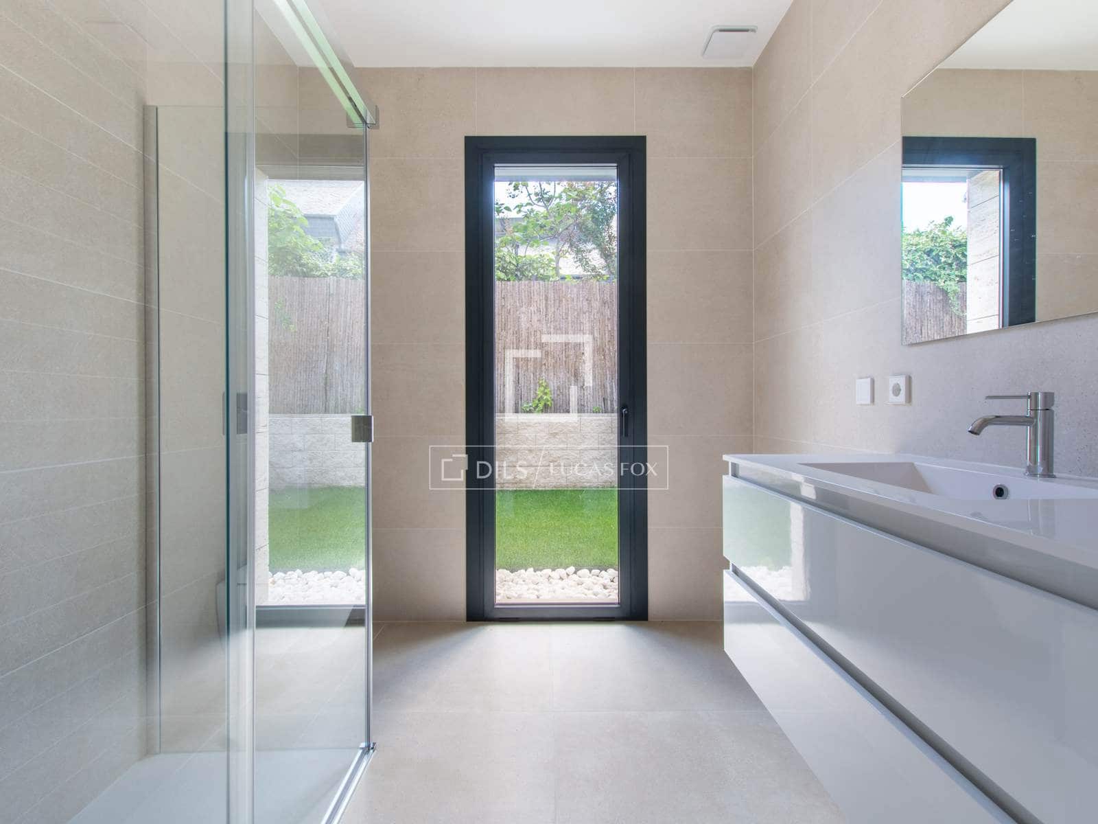 5 bedroom Villa for sale in Boadilla del Monte with pool garage - € 4,500,000 (Ref: 9844546)