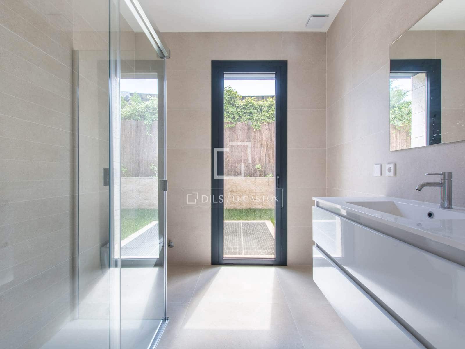 5 bedroom Villa for sale in Boadilla del Monte with pool garage - € 4,500,000 (Ref: 9844546)